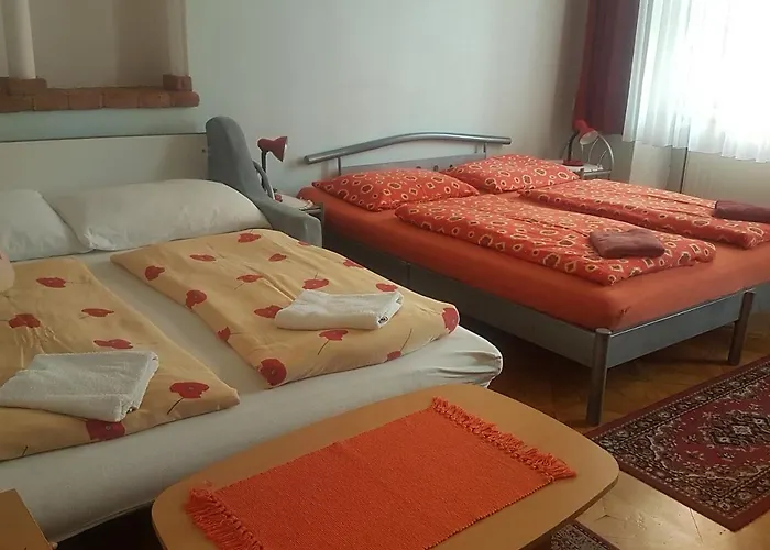 Happyhostel *